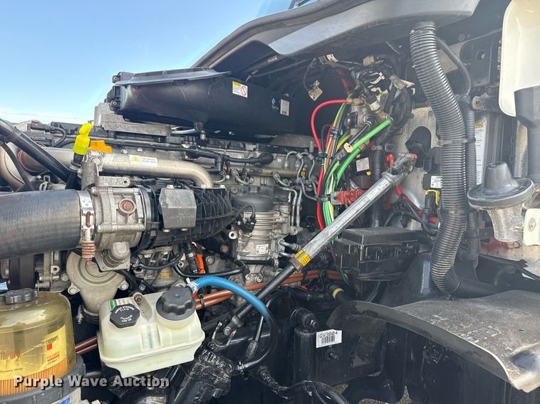 image for item EG5811 2016 Freightliner Cascadia 125 semi truck