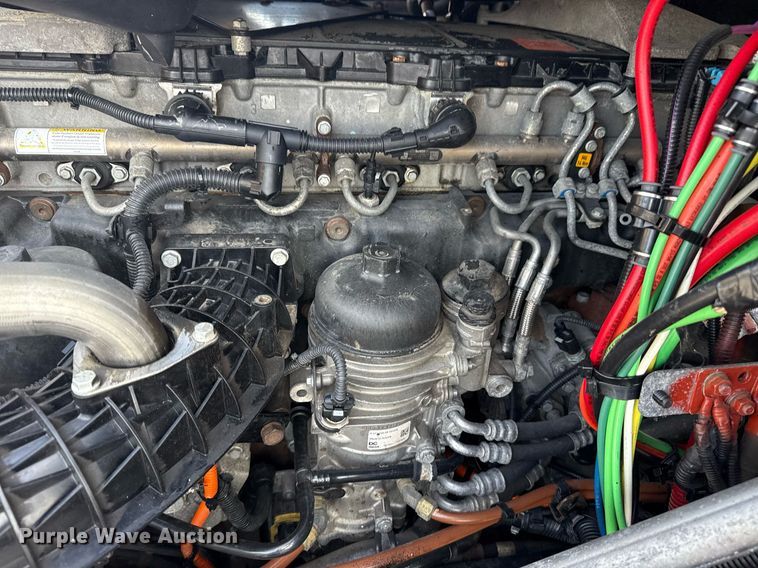 image for item EG5811 2016 Freightliner Cascadia 125 semi truck