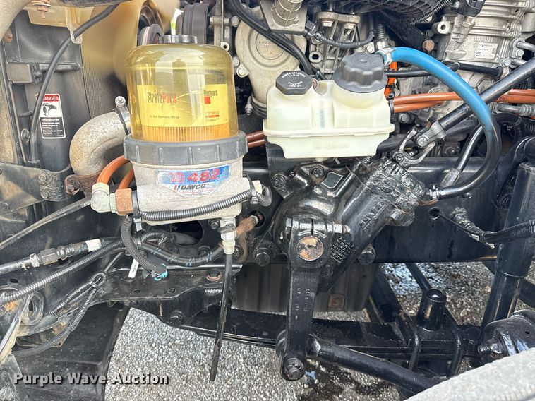 image for item EG5811 2016 Freightliner Cascadia 125 semi truck