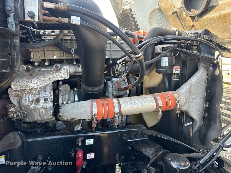 image for item EG5811 2016 Freightliner Cascadia 125 semi truck