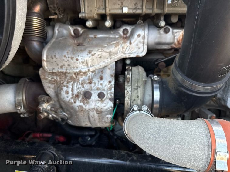 image for item EG5811 2016 Freightliner Cascadia 125 semi truck