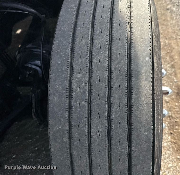 image for item EG5811 2016 Freightliner Cascadia 125 semi truck