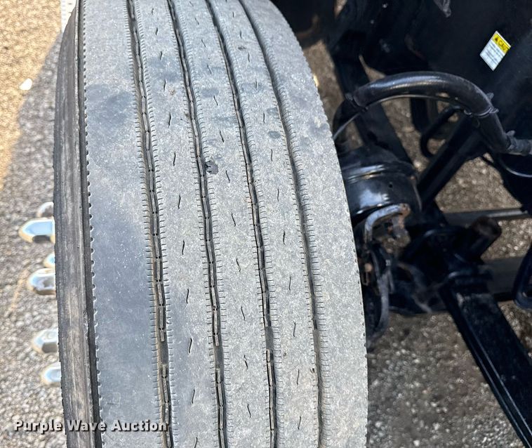 image for item EG5811 2016 Freightliner Cascadia 125 semi truck