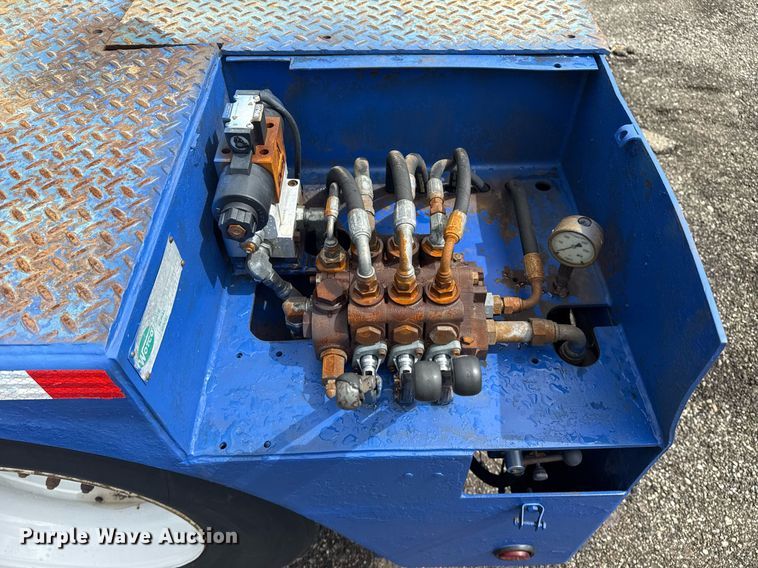 image for item EG5857 2012 Peterbilt 367 reel truck