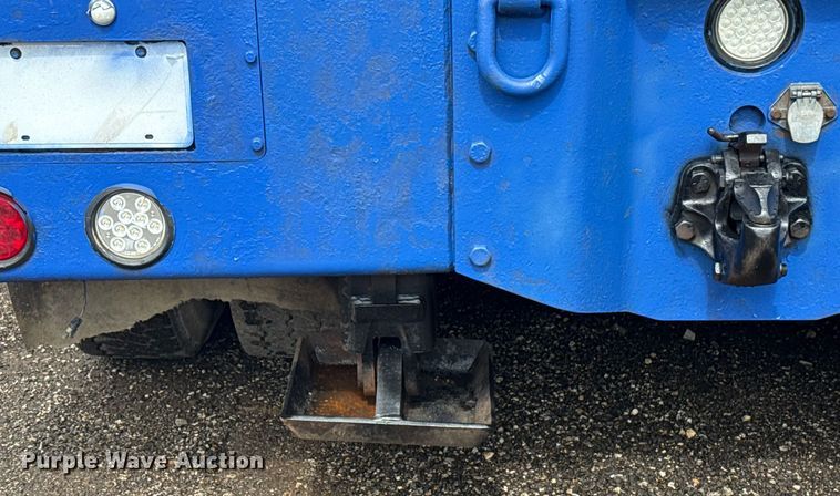 image for item EG5857 2012 Peterbilt 367 reel truck