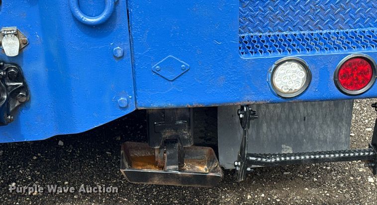 image for item EG5857 2012 Peterbilt 367 reel truck