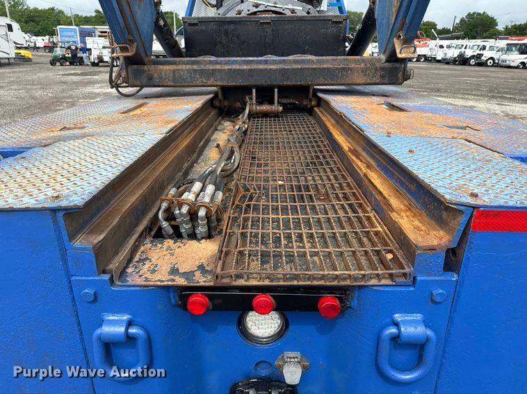 image for item EG5857 2012 Peterbilt 367 reel truck