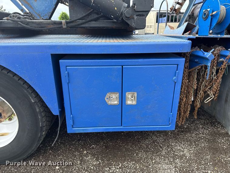 image for item EG5857 2012 Peterbilt 367 reel truck