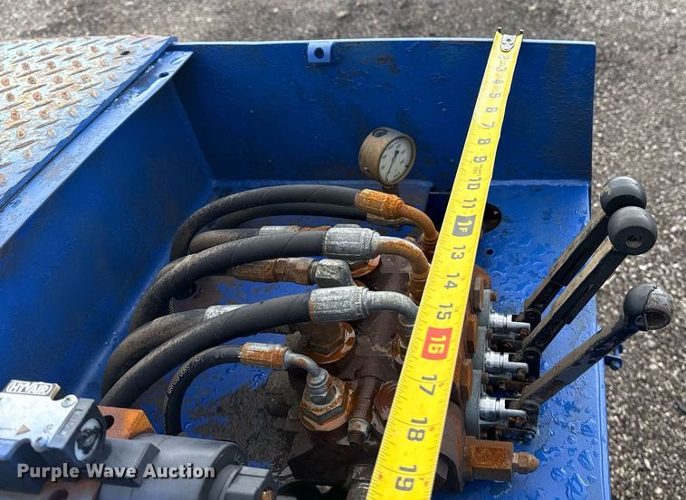 image for item EG5857 2012 Peterbilt 367 reel truck