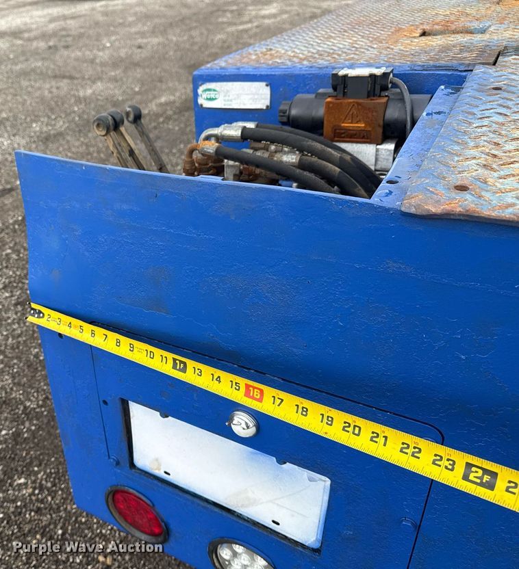 image for item EG5857 2012 Peterbilt 367 reel truck