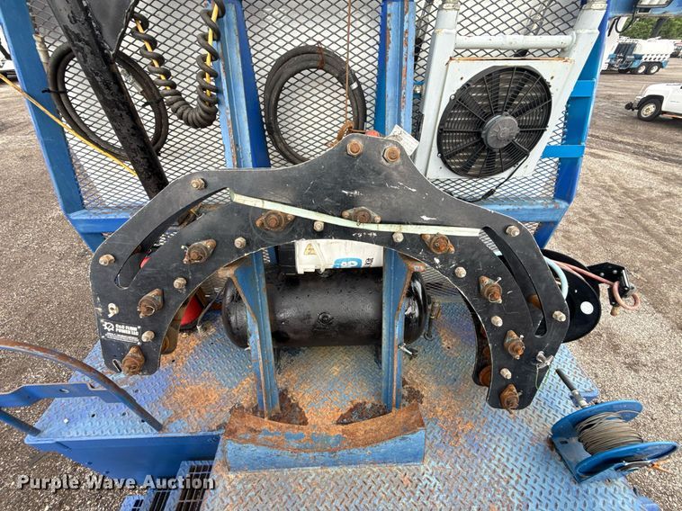 image for item EG5857 2012 Peterbilt 367 reel truck