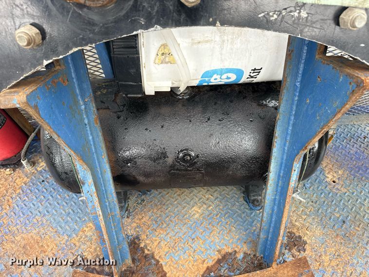 image for item EG5857 2012 Peterbilt 367 reel truck