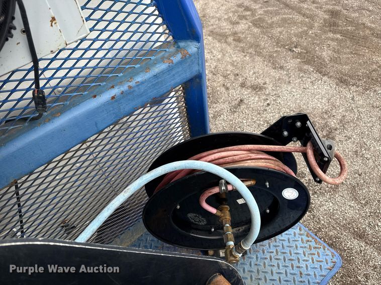 image for item EG5857 2012 Peterbilt 367 reel truck