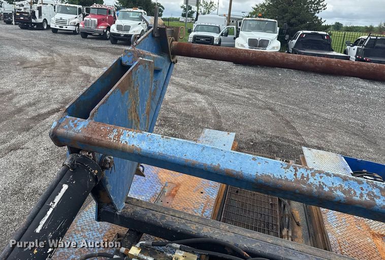 image for item EG5857 2012 Peterbilt 367 reel truck