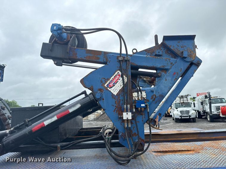 image for item EG5857 2012 Peterbilt 367 reel truck