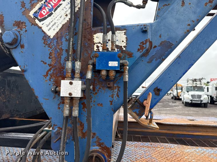 image for item EG5857 2012 Peterbilt 367 reel truck