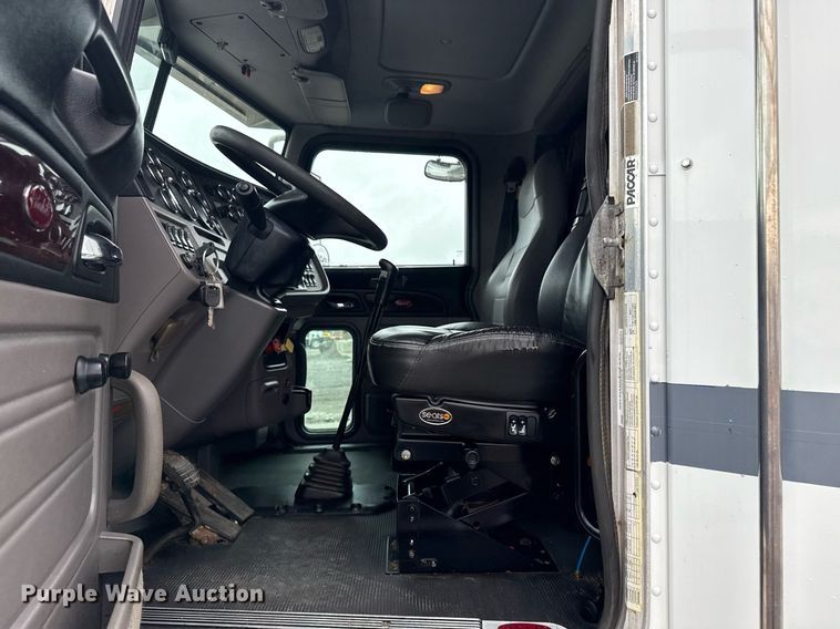 image for item EG5857 2012 Peterbilt 367 reel truck