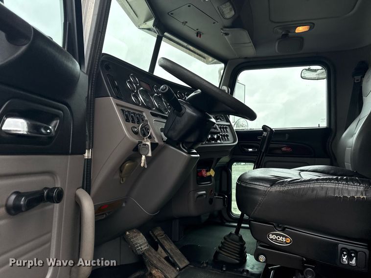 image for item EG5857 2012 Peterbilt 367 reel truck