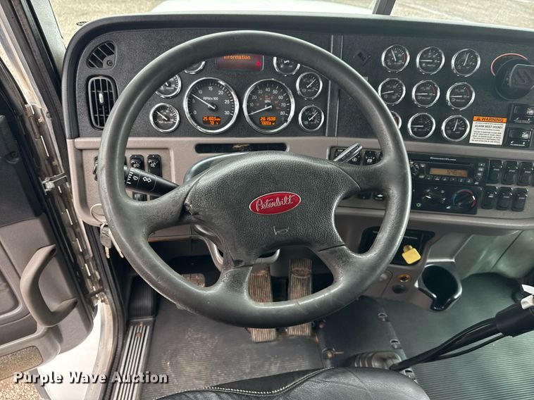 image for item EG5857 2012 Peterbilt 367 reel truck