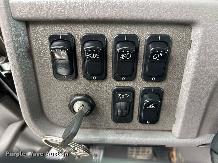 image for item EG5857 2012 Peterbilt 367 reel truck