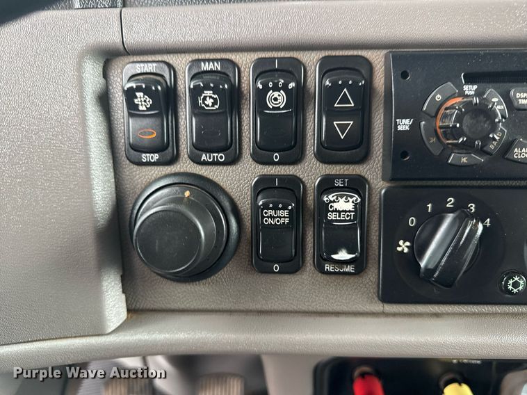 image for item EG5857 2012 Peterbilt 367 reel truck