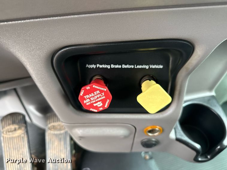 image for item EG5857 2012 Peterbilt 367 reel truck