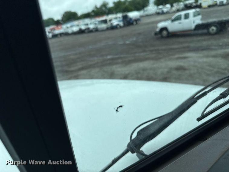 image for item EG5857 2012 Peterbilt 367 reel truck