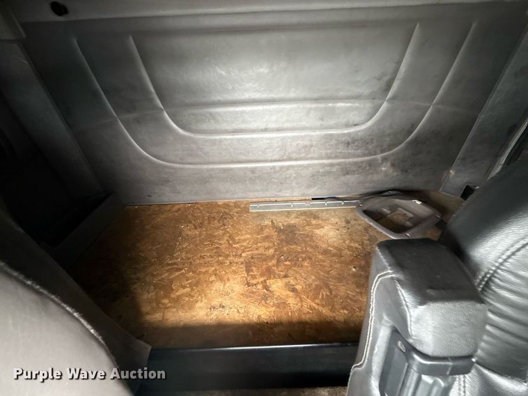 image for item EG5857 2012 Peterbilt 367 reel truck