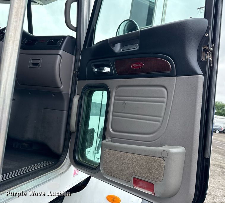 image for item EG5857 2012 Peterbilt 367 reel truck