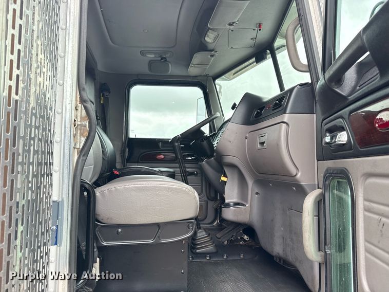 image for item EG5857 2012 Peterbilt 367 reel truck