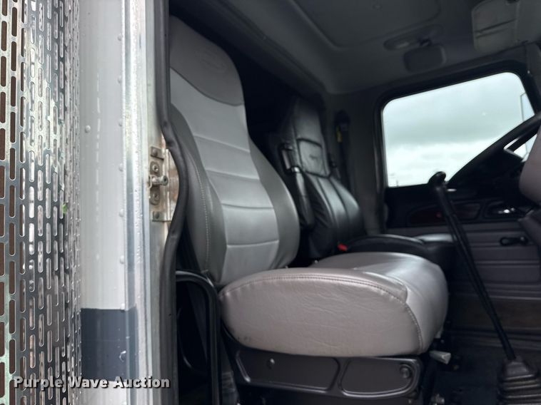 image for item EG5857 2012 Peterbilt 367 reel truck