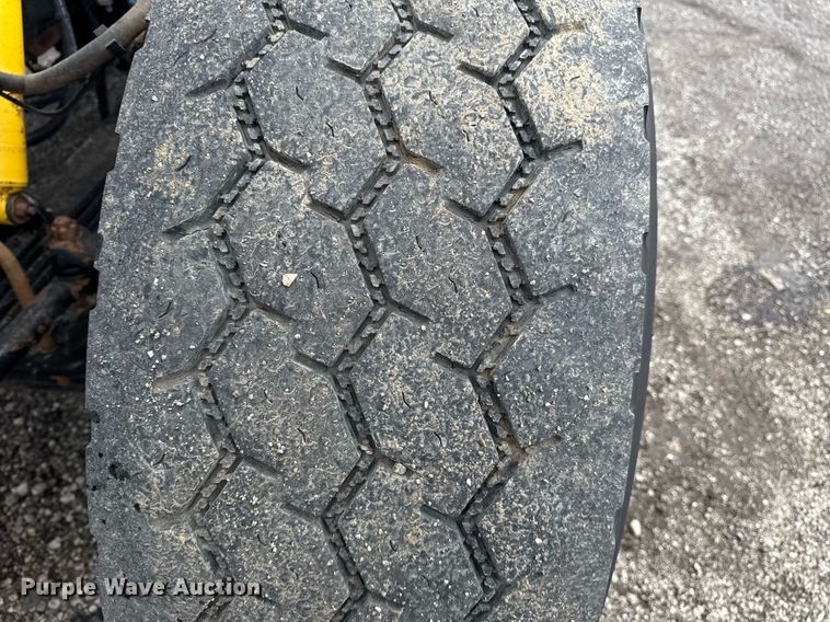 image for item EG5857 2012 Peterbilt 367 reel truck