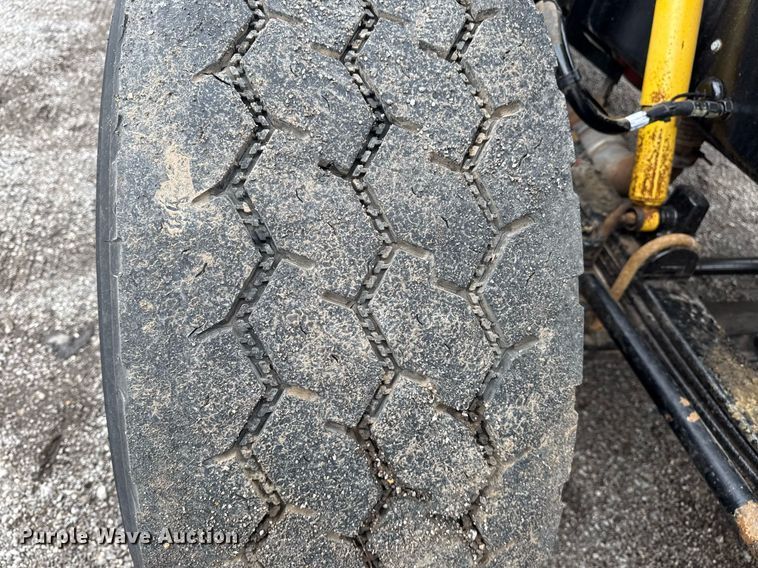 image for item EG5857 2012 Peterbilt 367 reel truck