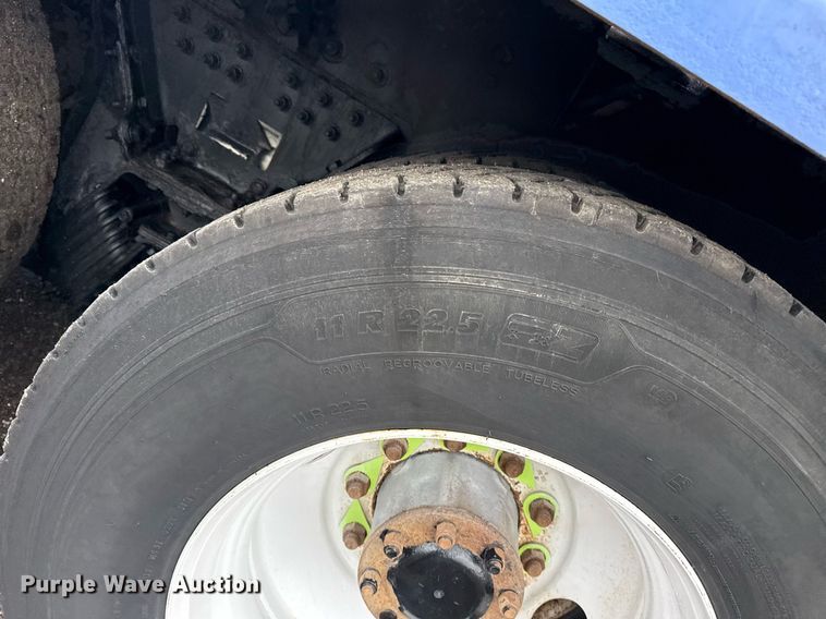 image for item EG5857 2012 Peterbilt 367 reel truck