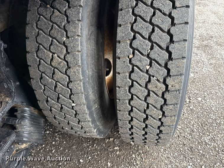 image for item EG5857 2012 Peterbilt 367 reel truck