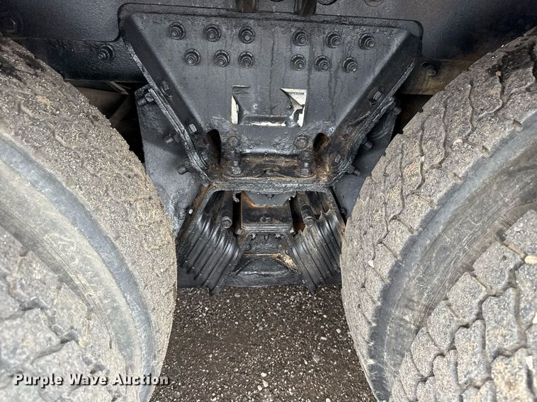 image for item EG5857 2012 Peterbilt 367 reel truck