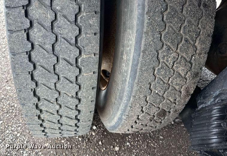 image for item EG5857 2012 Peterbilt 367 reel truck