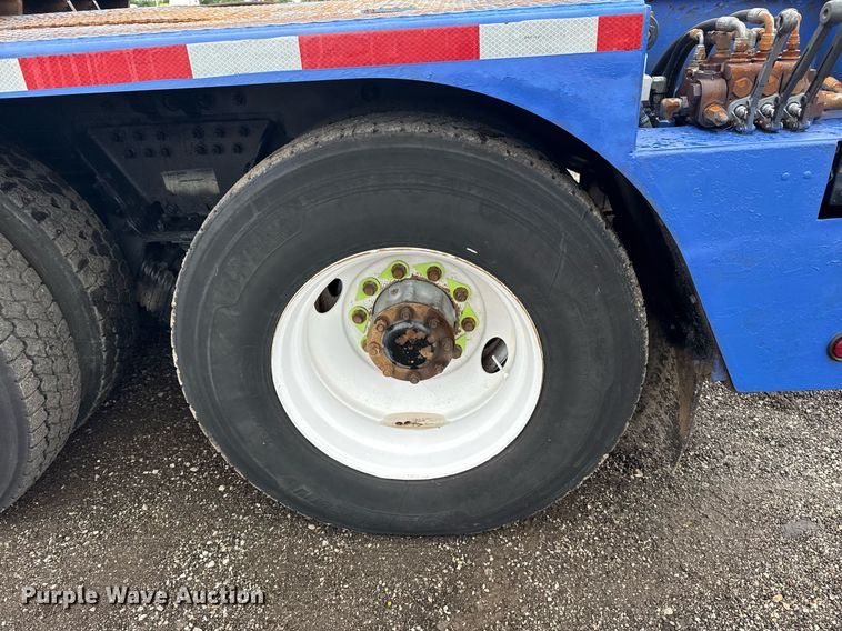 image for item EG5857 2012 Peterbilt 367 reel truck