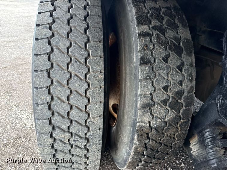 image for item EG5857 2012 Peterbilt 367 reel truck