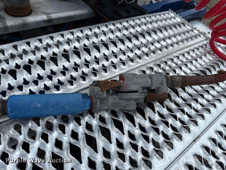 image for item EG5863 2011 Peterbilt 337 semi truck