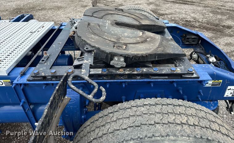 image for item EG5863 2011 Peterbilt 337 semi truck