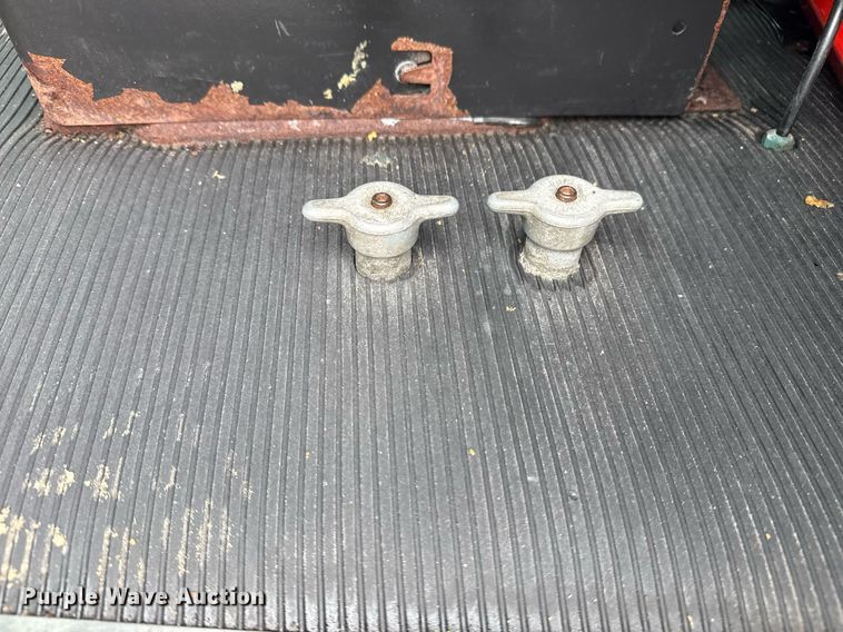 image for item EG5863 2011 Peterbilt 337 semi truck