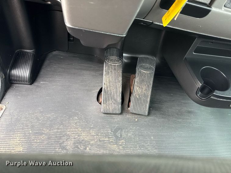 image for item EG5863 2011 Peterbilt 337 semi truck