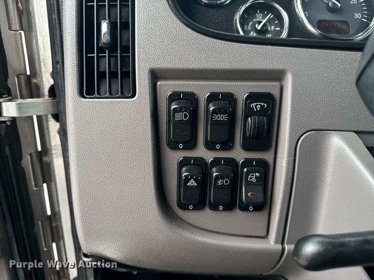 image for item EG5863 2011 Peterbilt 337 semi truck