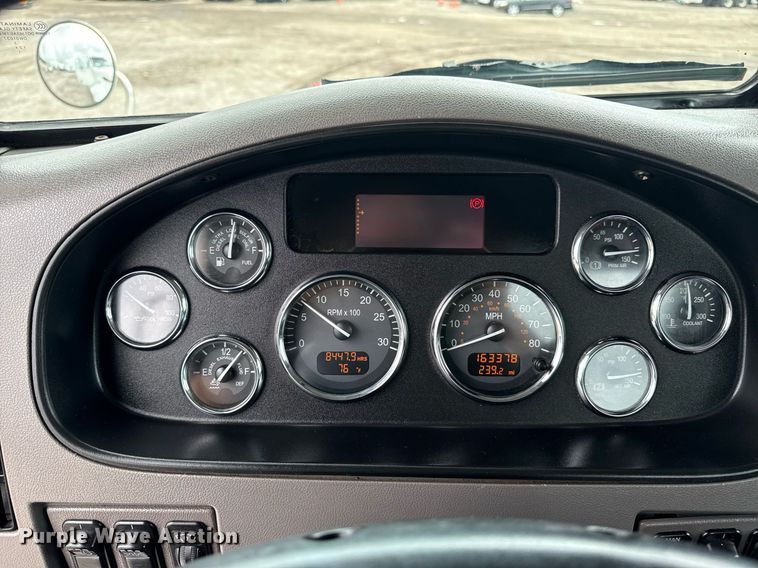 image for item EG5863 2011 Peterbilt 337 semi truck