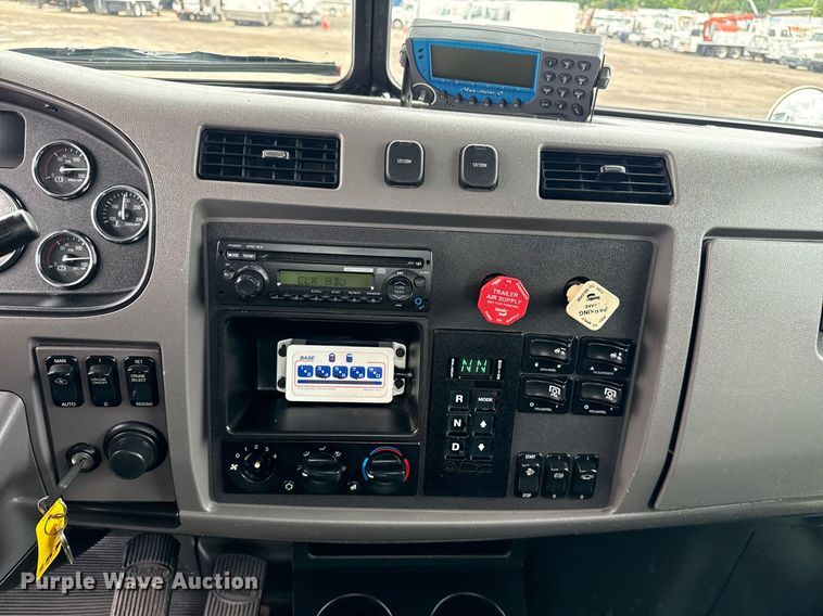 image for item EG5863 2011 Peterbilt 337 semi truck