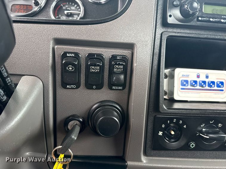 image for item EG5863 2011 Peterbilt 337 semi truck