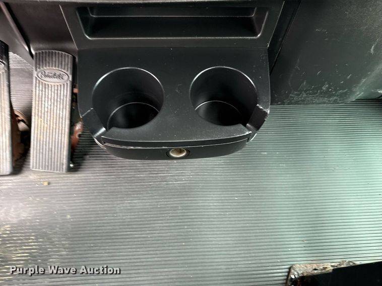 image for item EG5863 2011 Peterbilt 337 semi truck