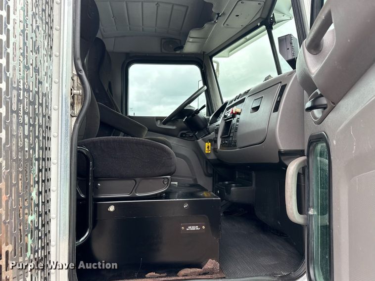 image for item EG5863 2011 Peterbilt 337 semi truck