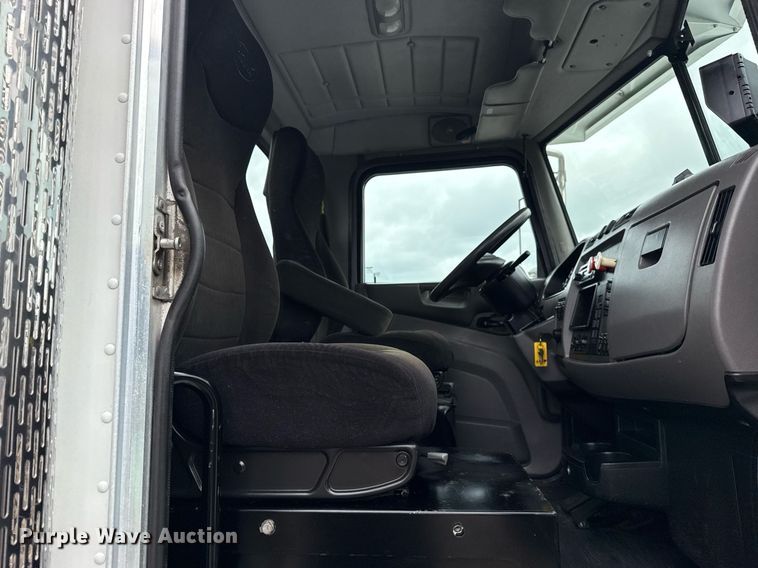 image for item EG5863 2011 Peterbilt 337 semi truck